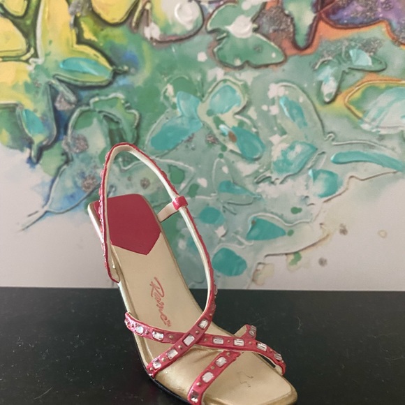 Just the right shoe by Raine - Picture 1 of 5